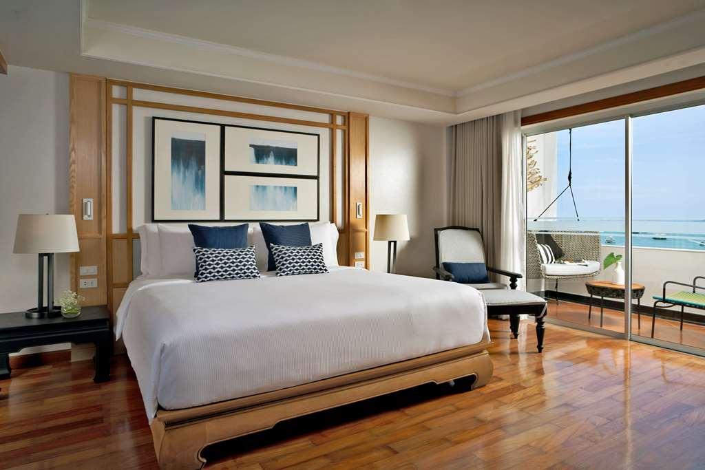 Avani And Hotel *