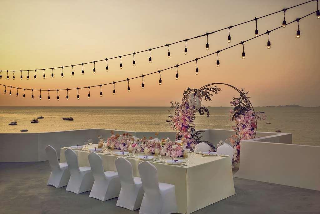 Hotel Avani And
