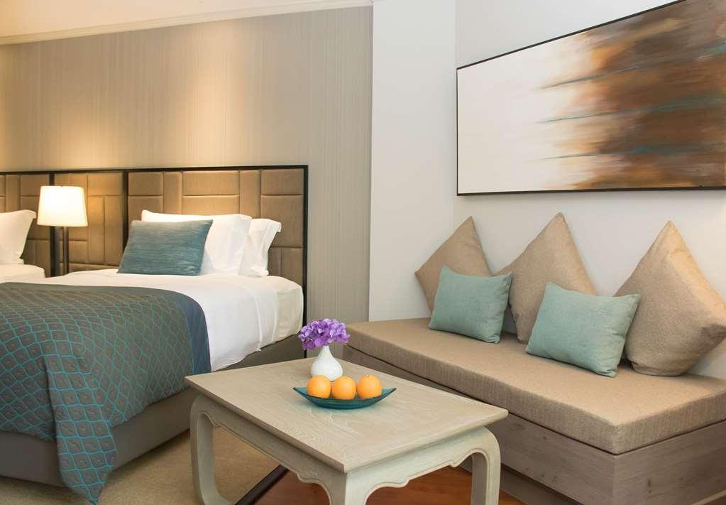 Hotel Avani And *